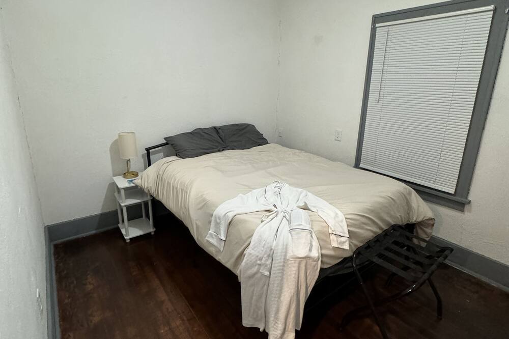 Photo of Bedroom in Frontier County