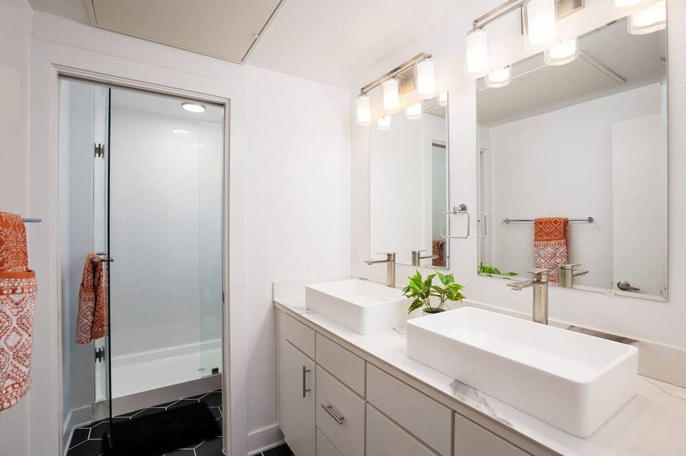 Photo of Bathroom in Medical Center District