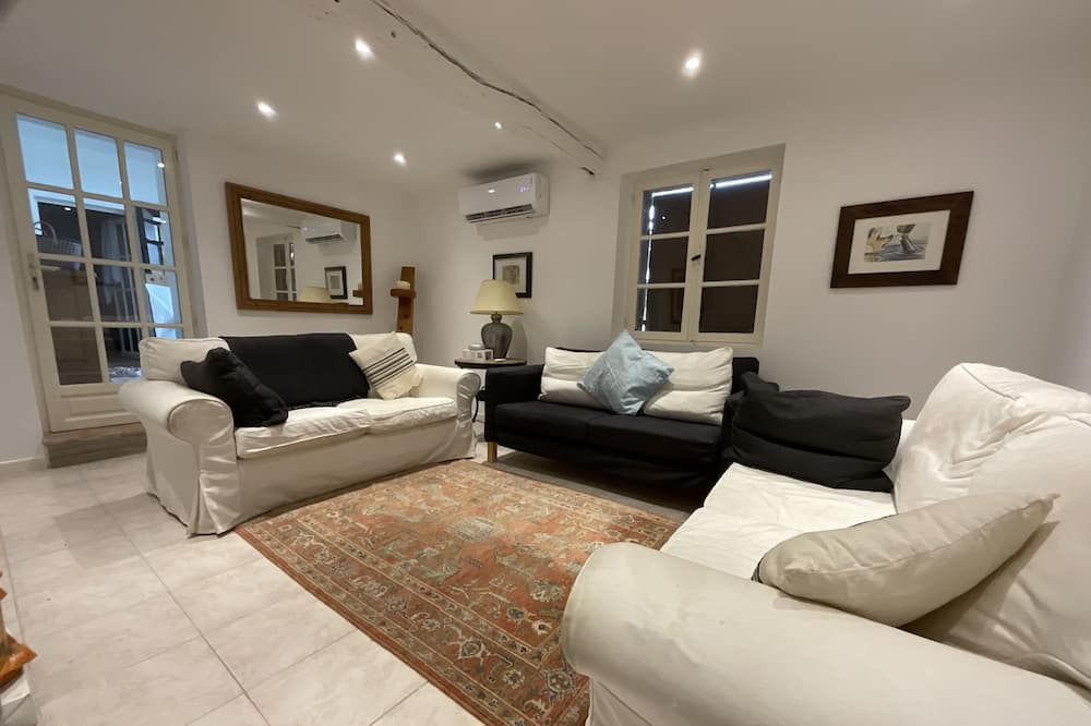 Photo of Livingroom in Armillac