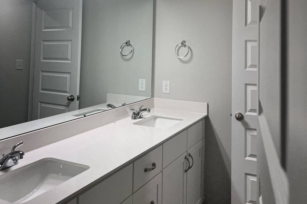 Photo of Bathroom in Elgin