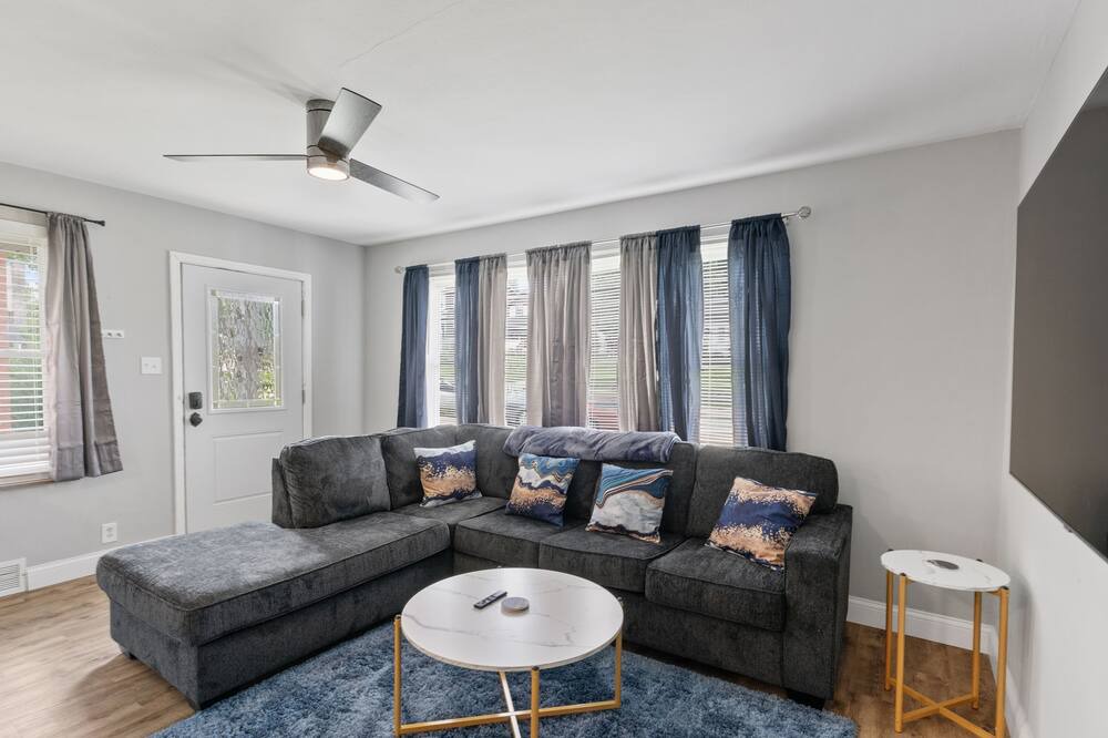 Photo of Livingroom in Richmond Heights
