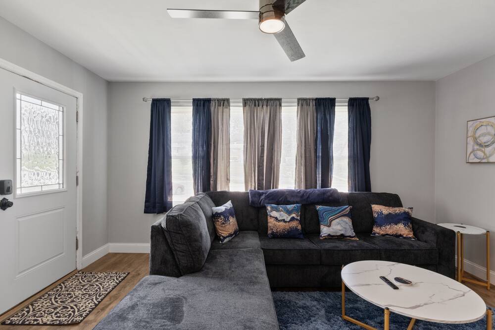 Photo of Livingroom in Richmond Heights