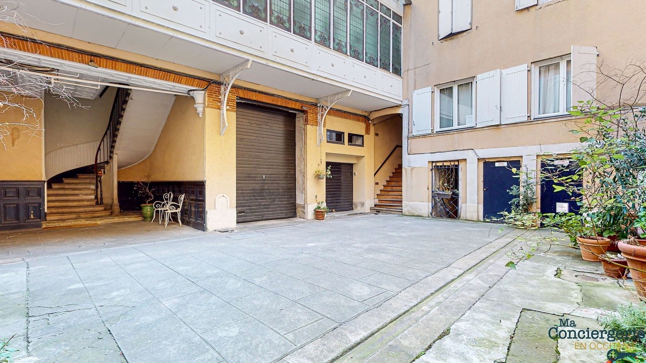 Photo of Outdoor in Carmes