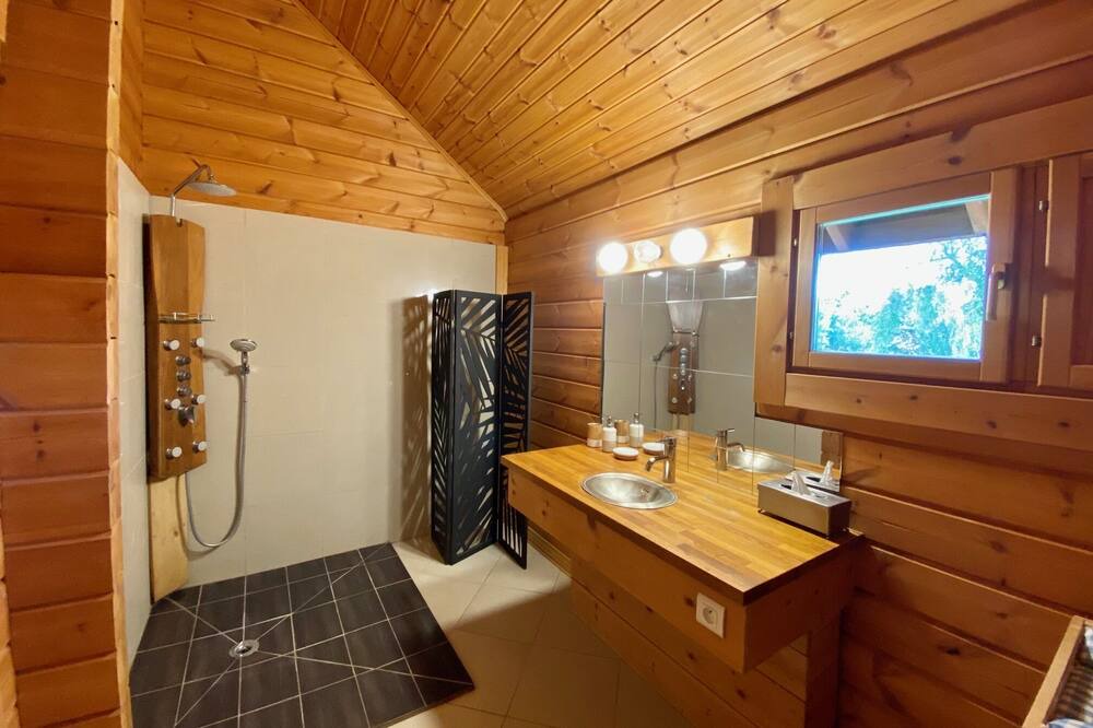 Photo of Bathroom in Sauqueville