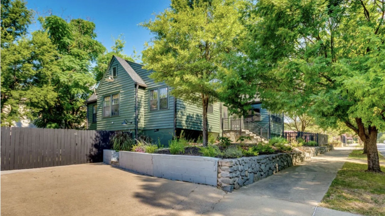 Photo of Outdoor in East of Broadway