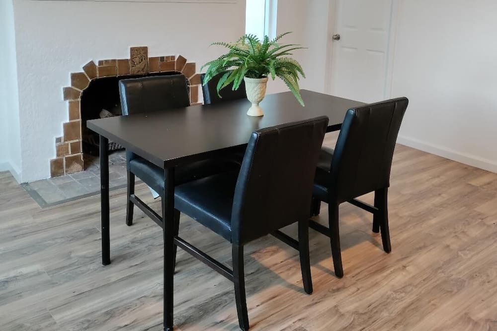 Photo of Livingroom in College Terrace