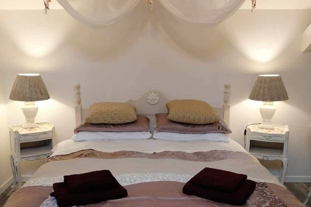 Photo of Bedroom in Taize-Maulais