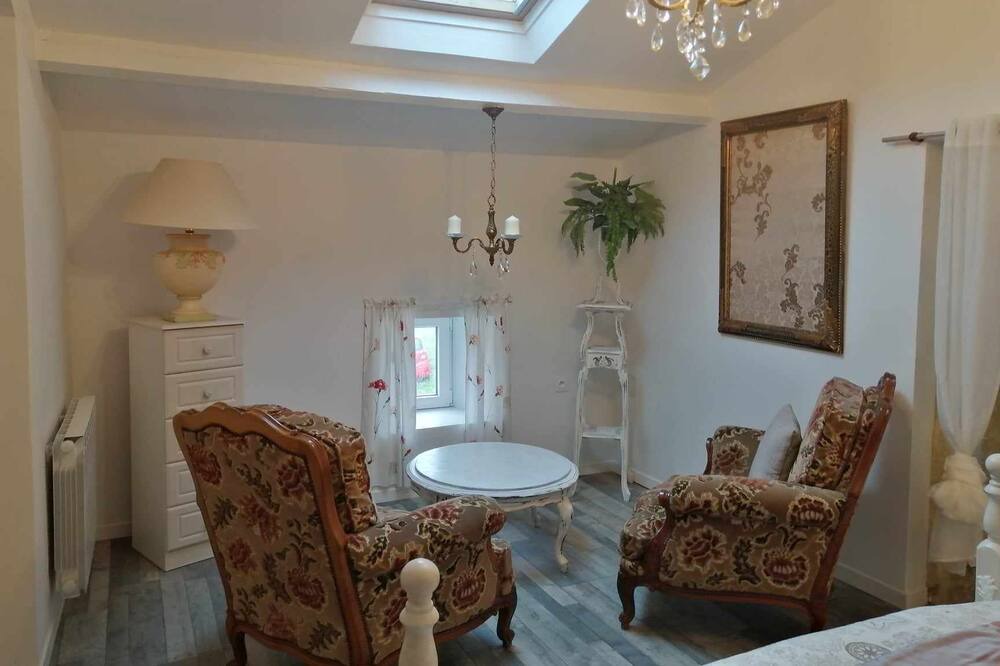 Photo of Others in Taize-Maulais