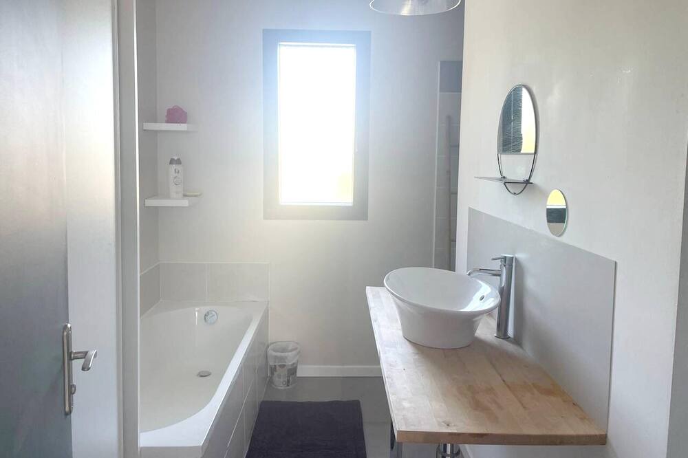 Photo of Bathroom in Longages