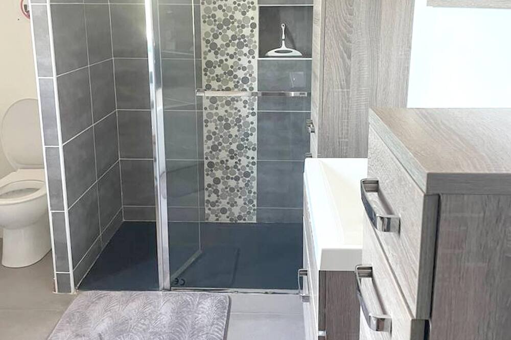 Photo of Bathroom in Longages