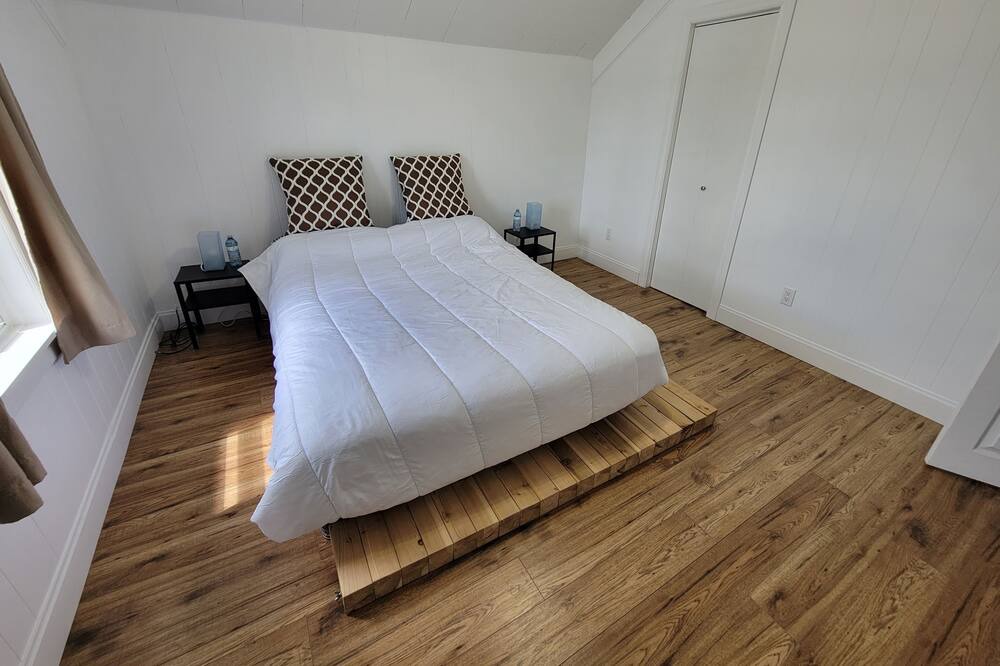 Photo of Bedroom in Deseronto