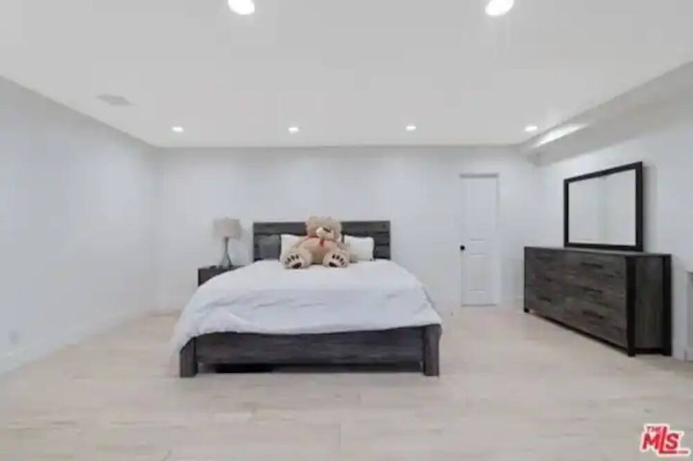 Photo of Bedroom in Downey