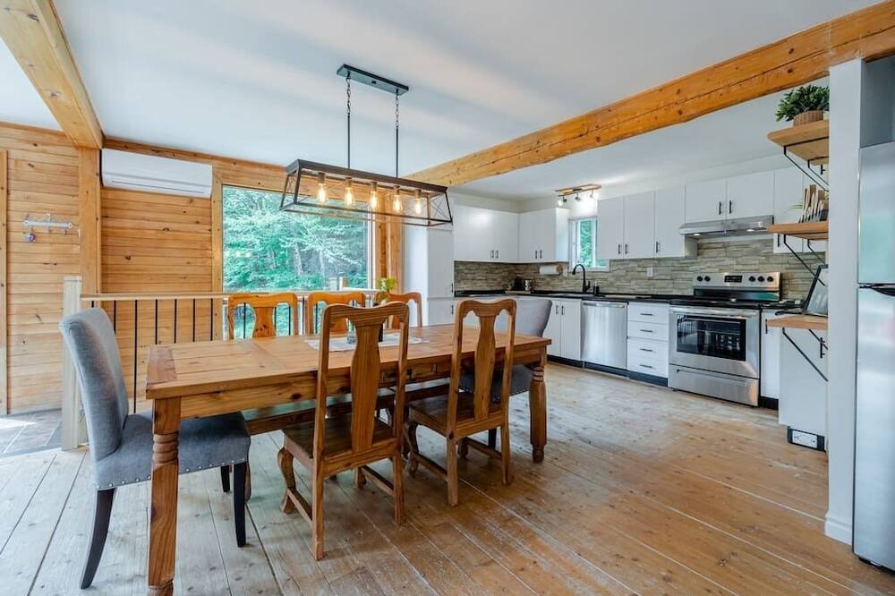 Photo of Livingroom in Saint-Brigitte-de-Laval