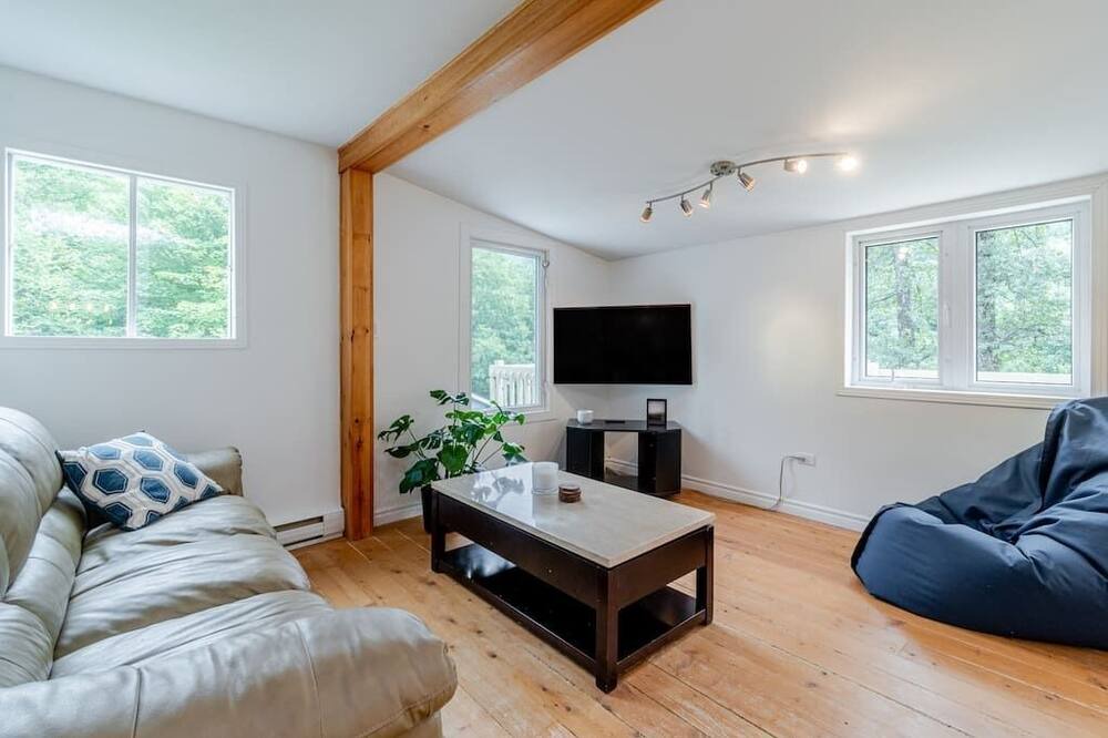 Photo of Livingroom in Saint-Brigitte-de-Laval