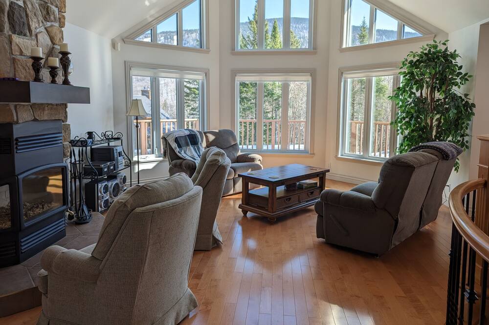 Photo of Livingroom in Notre-Dame-Auxiliatrice-de-Buckland