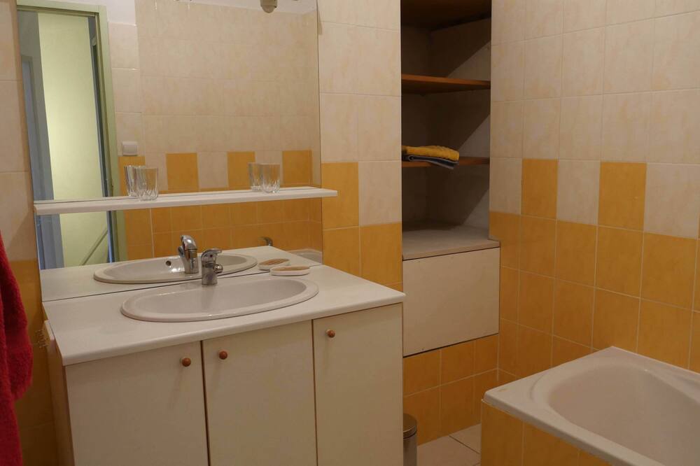 Photo of Bathroom in Largentiere