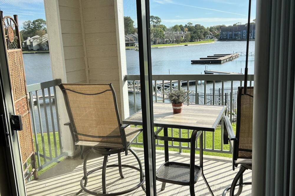 Photo of Patio Balcony in Walden on Lake Conroe