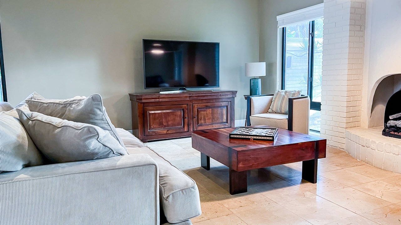 Photo of Livingroom in Ludlam