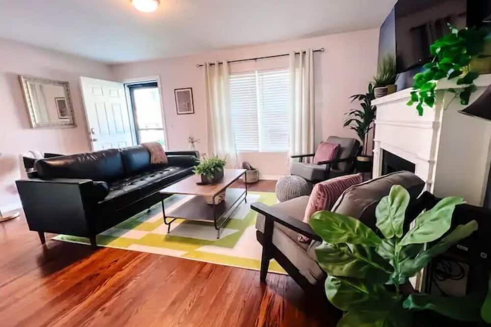 Photo of Livingroom in Huntington