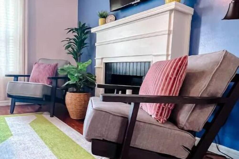 Photo of Livingroom in Huntington