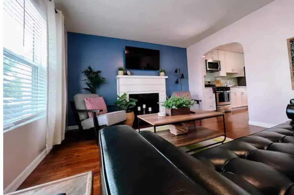 Photo of Livingroom in Huntington