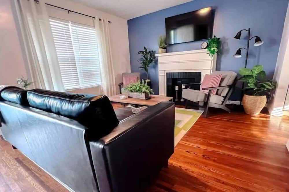 Photo of Livingroom in Huntington