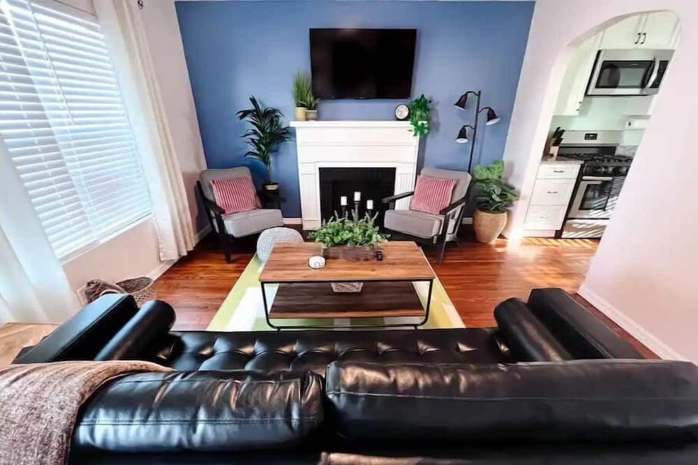 Photo of Livingroom in Huntington