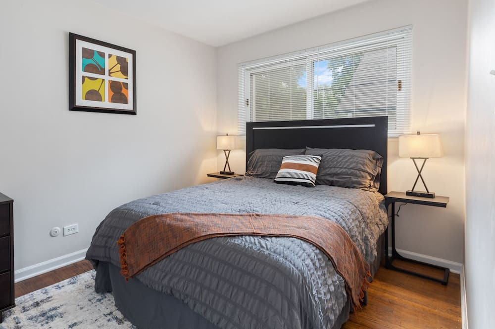 Photo of Bedroom in Lake Forest
