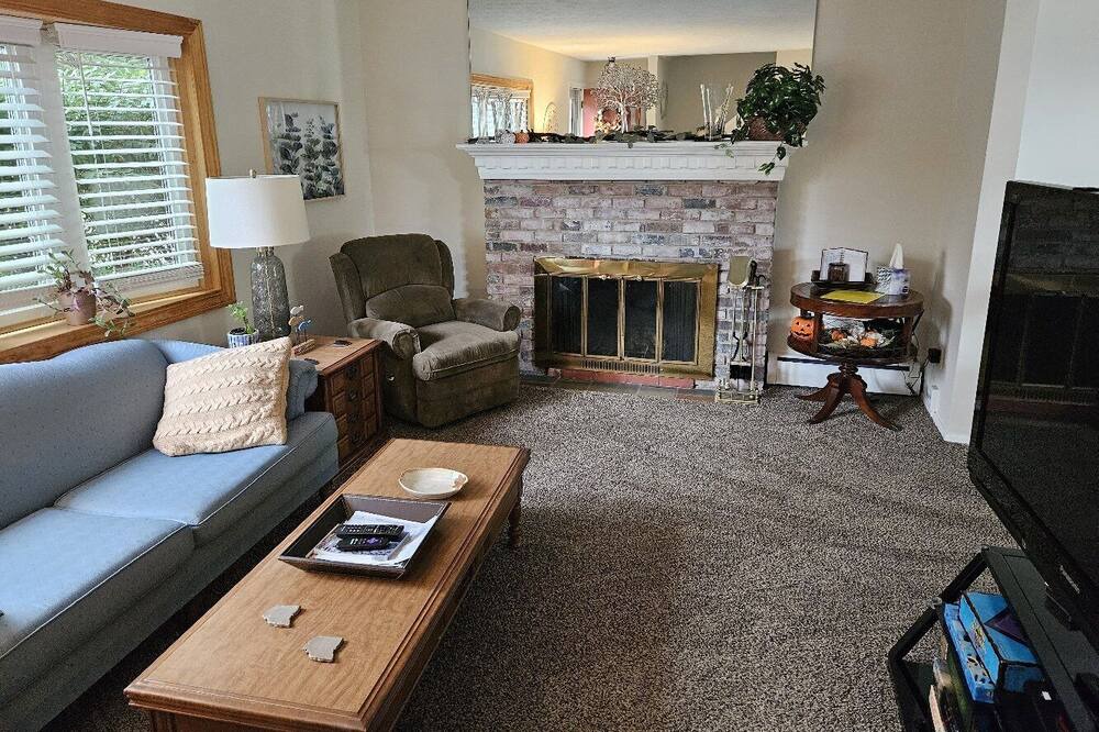 Photo of Livingroom in Eastlake