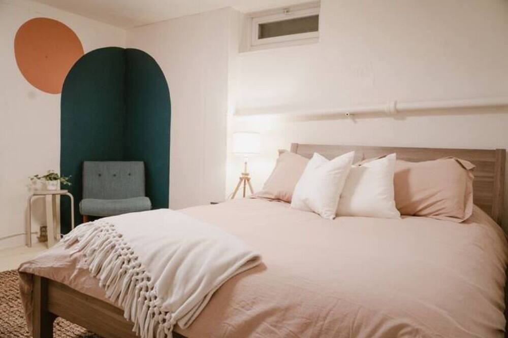 Photo of Bedroom in Hale