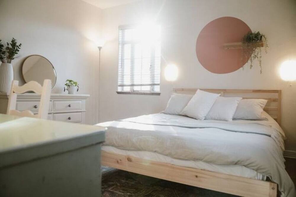 Photo of Bedroom in Hale