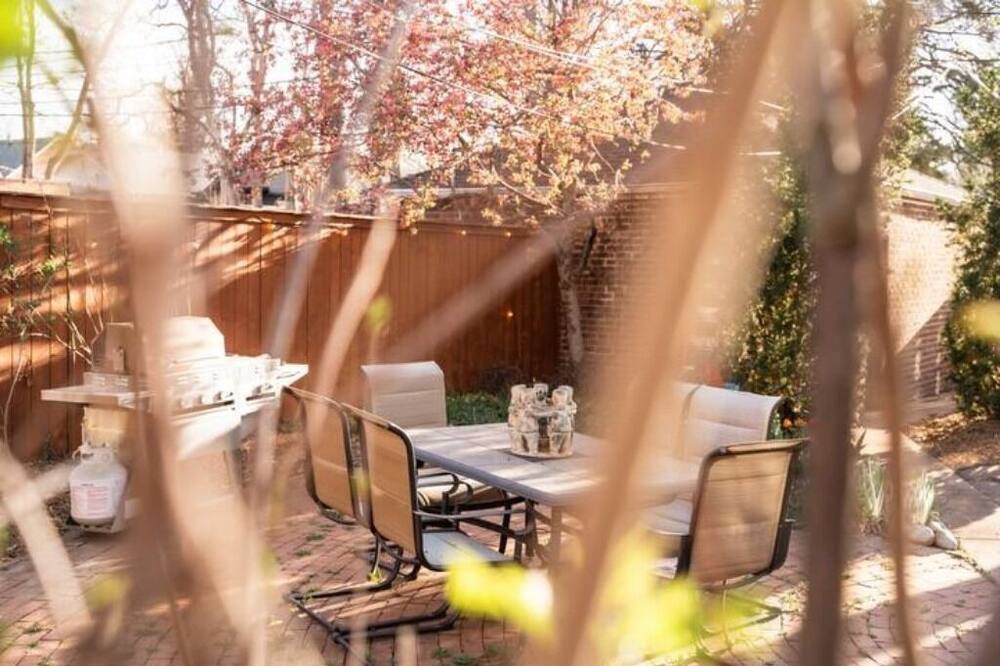 Photo of Outdoor in Hale