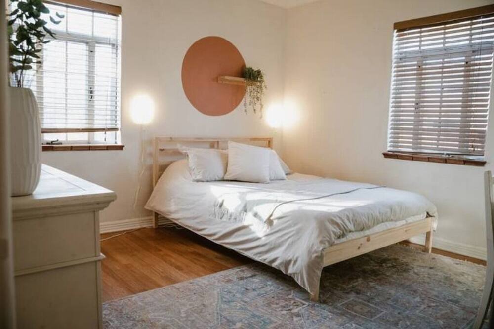 Photo of Bedroom in Hale