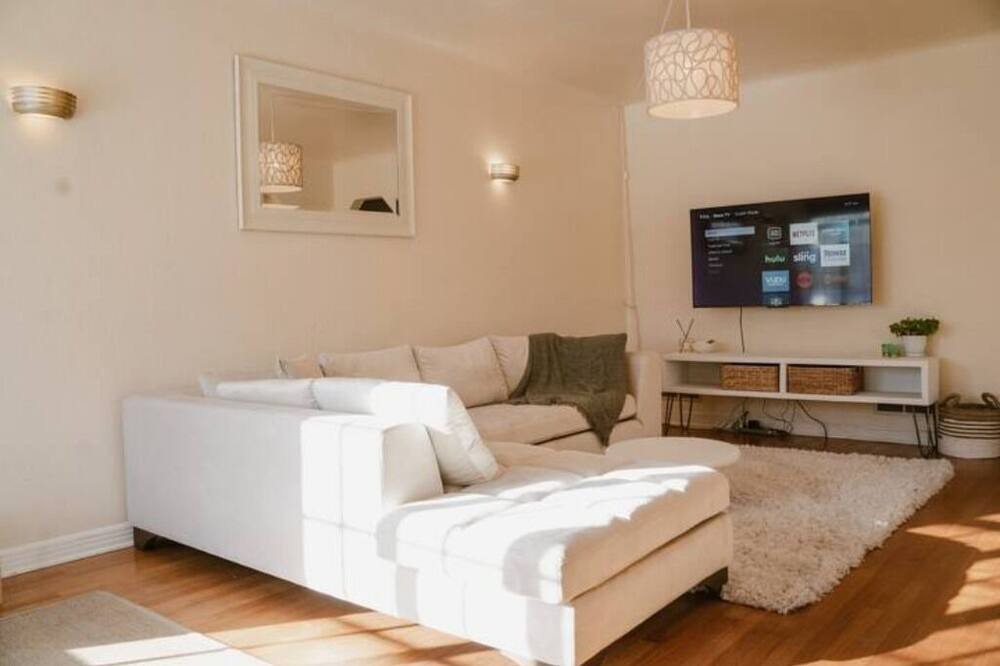 Photo of Livingroom in Hale
