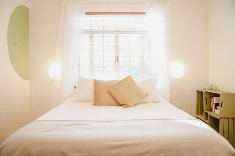 Photo of Bedroom in Hale