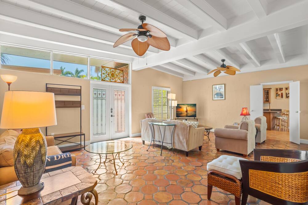 Photo of Livingroom in Belle Vista