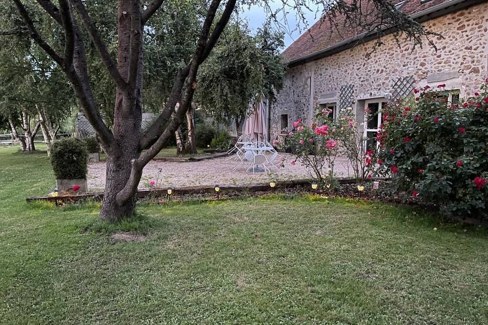 Photo of Outdoor in Villeneuve-sur-Bellot