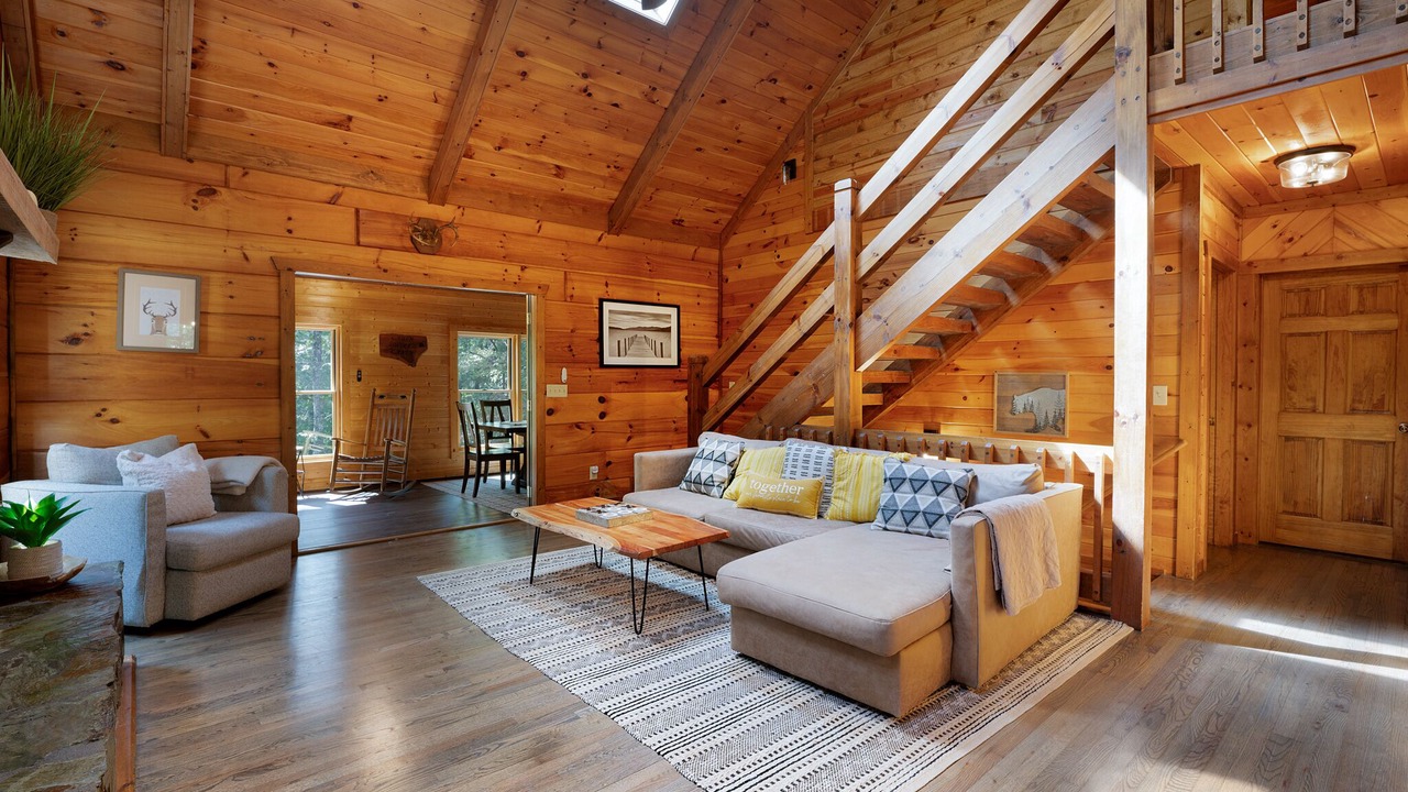 Photo of Livingroom in Cherry Log