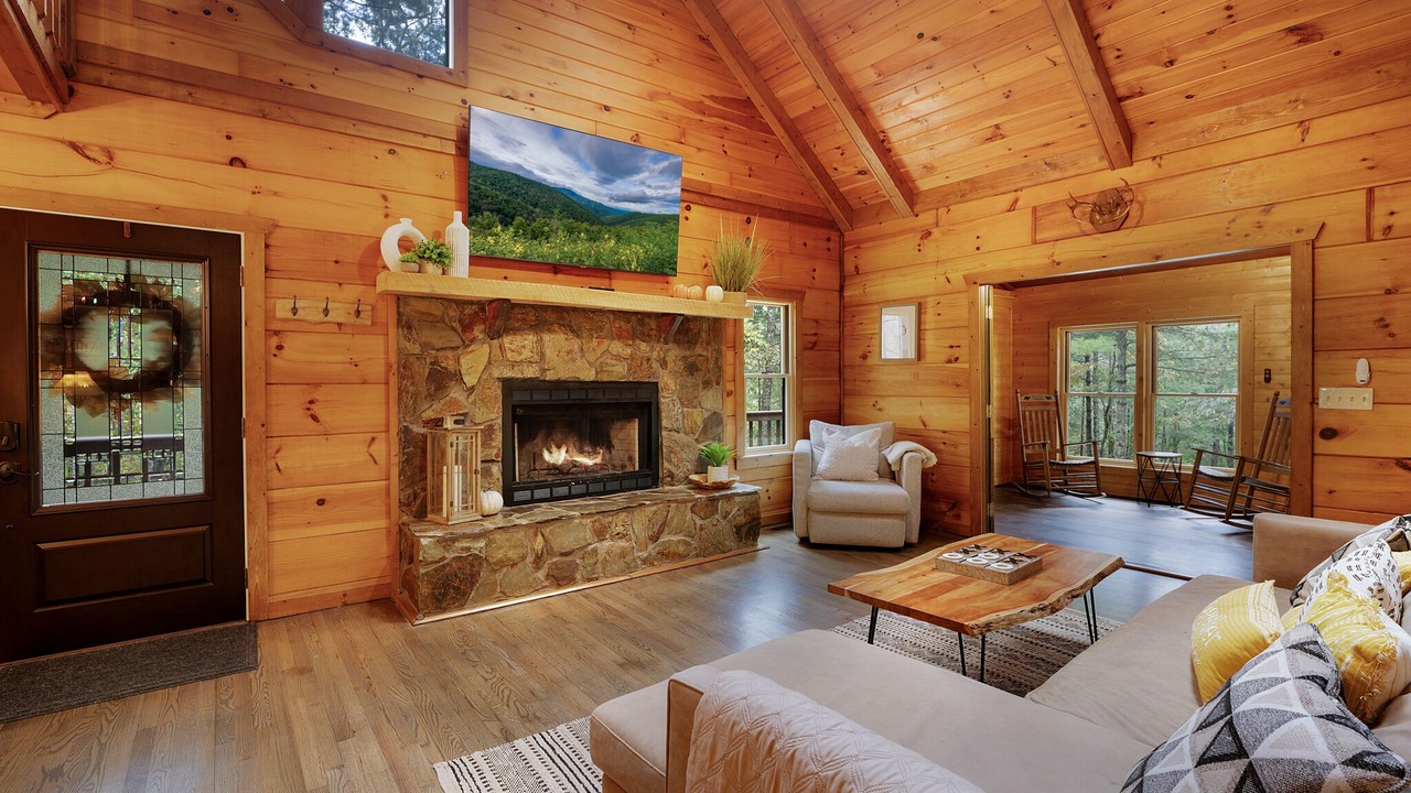 Photo of Livingroom in Cherry Log