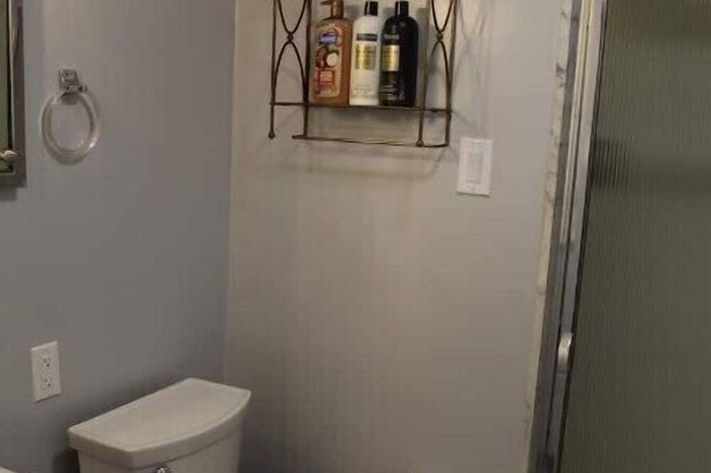 Photo of Bathroom in Squirrel Hill South