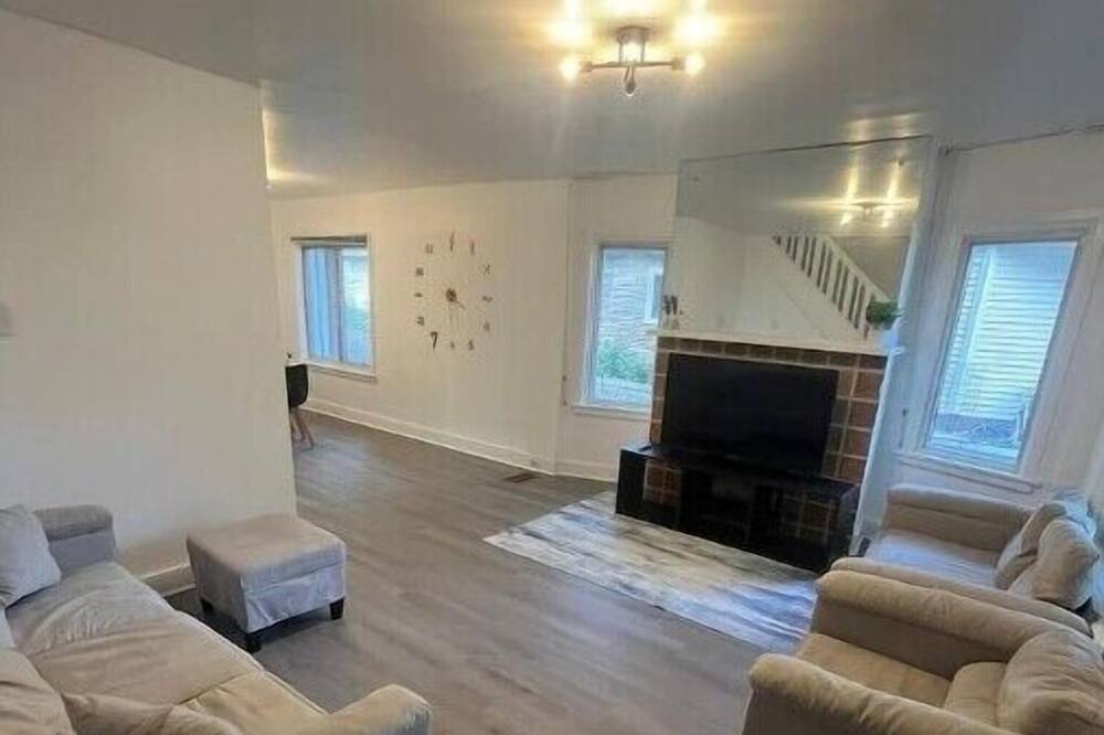 Photo of Livingroom in Squirrel Hill South
