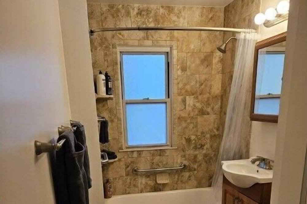 Photo of Bathroom in Squirrel Hill South