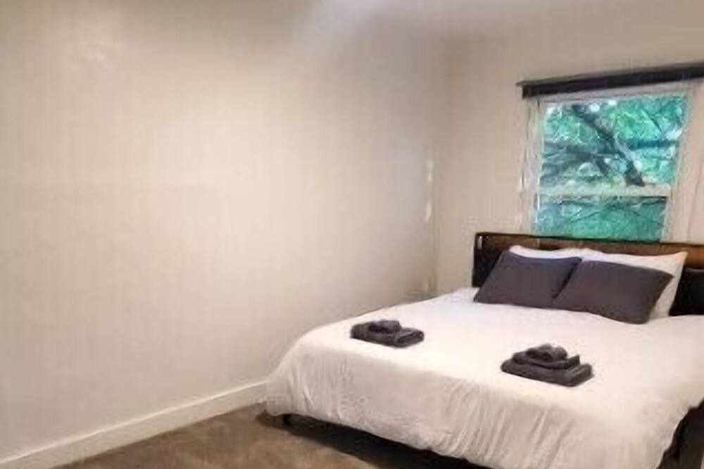 Photo of Bedroom in Squirrel Hill South