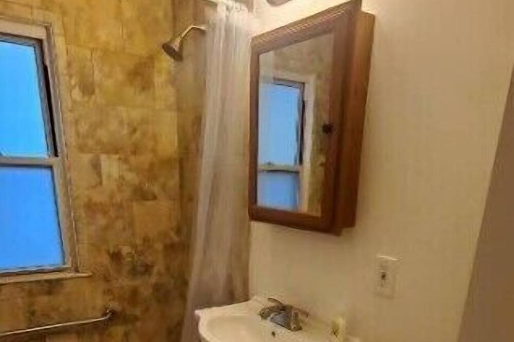Photo of Bathroom in Squirrel Hill South