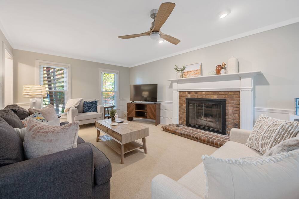 Photo of Livingroom in Northwest Raleigh