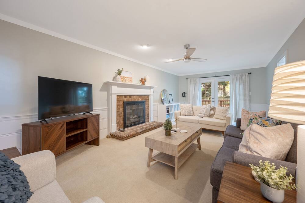 Photo of Livingroom in Northwest Raleigh