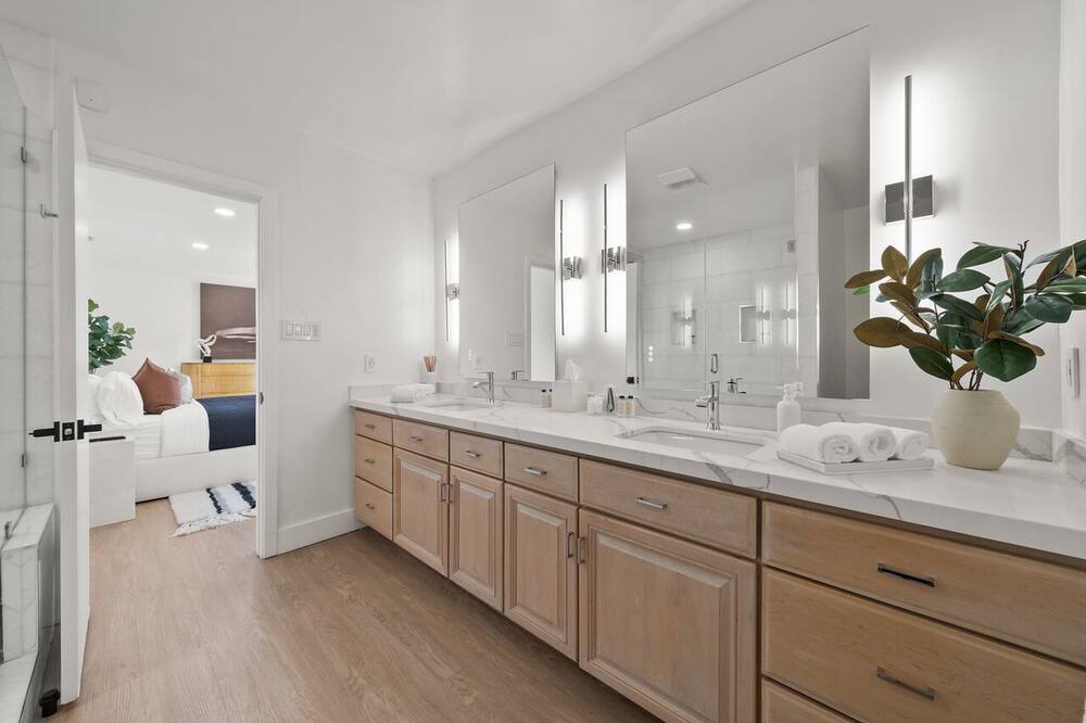Photo of Bathroom in Beverly Glen