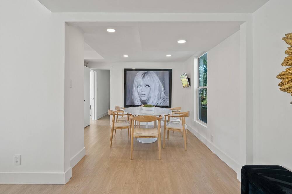 Photo of Others in Beverly Glen