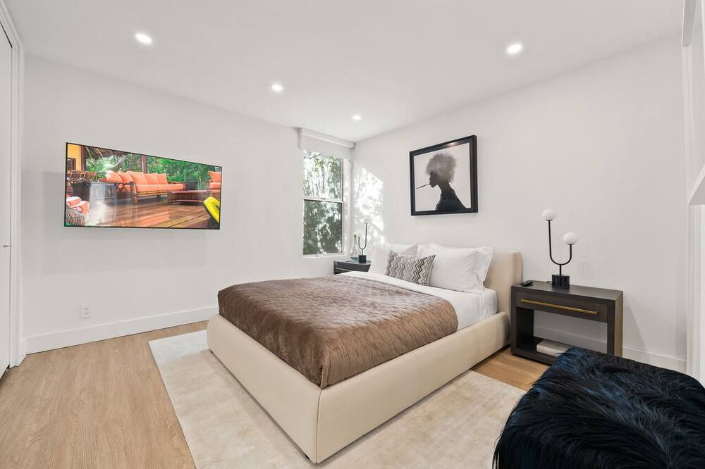 Photo of Bedroom in Beverly Glen