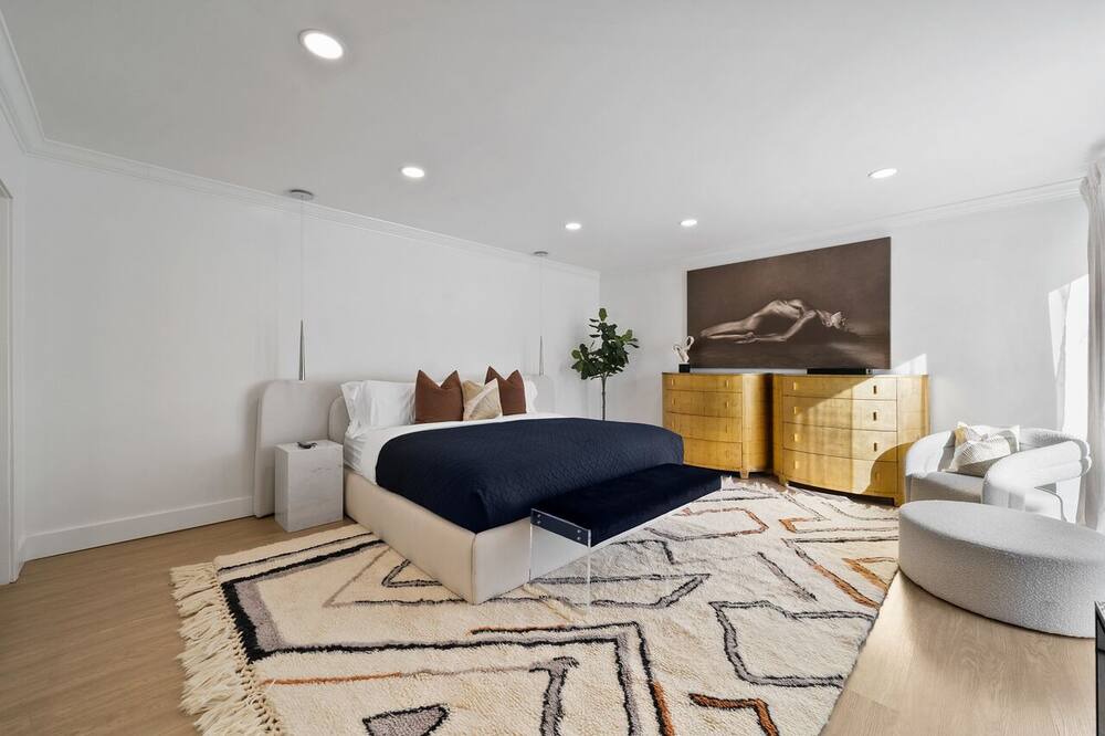 Photo of Bedroom in Beverly Glen